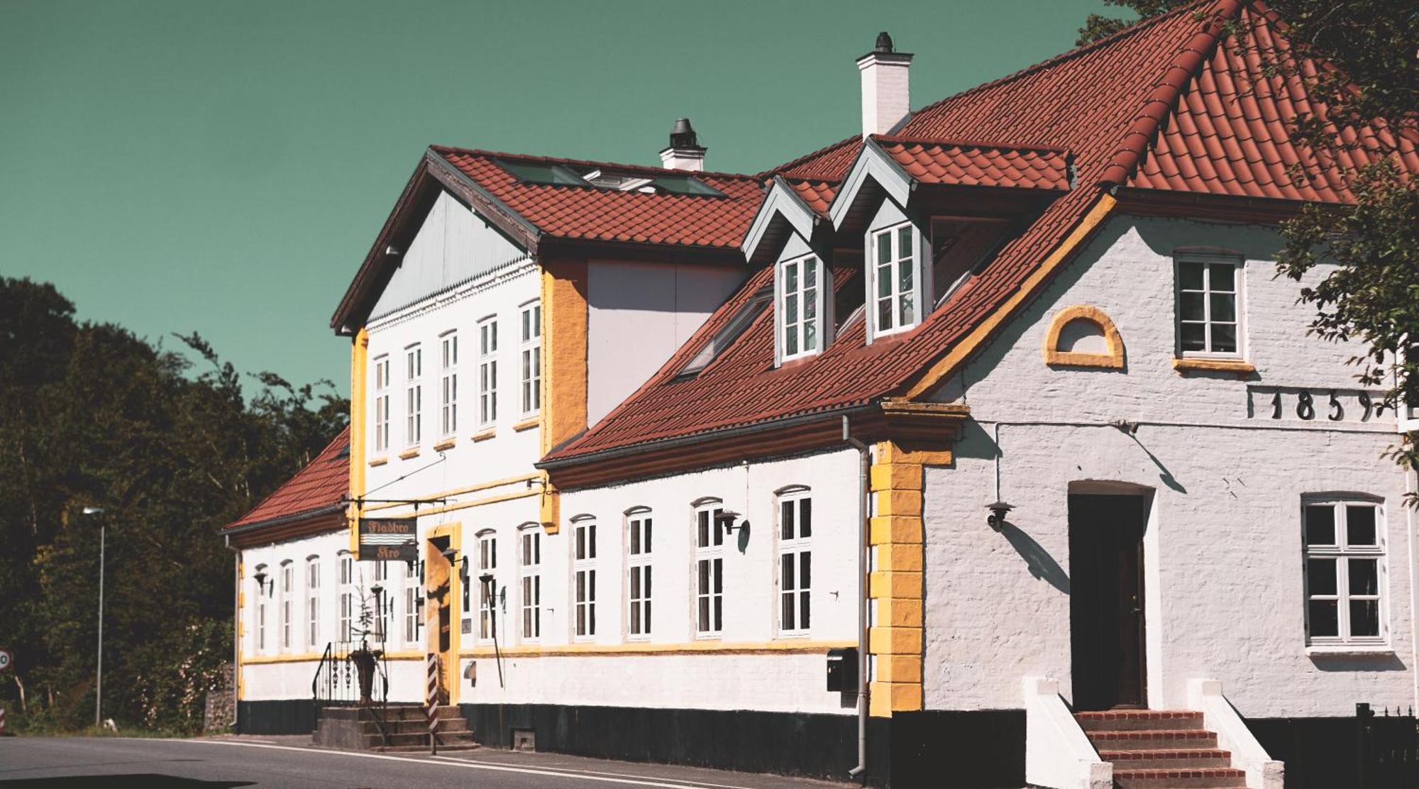 Fladbro Kro Раннерс Экстерьер фото